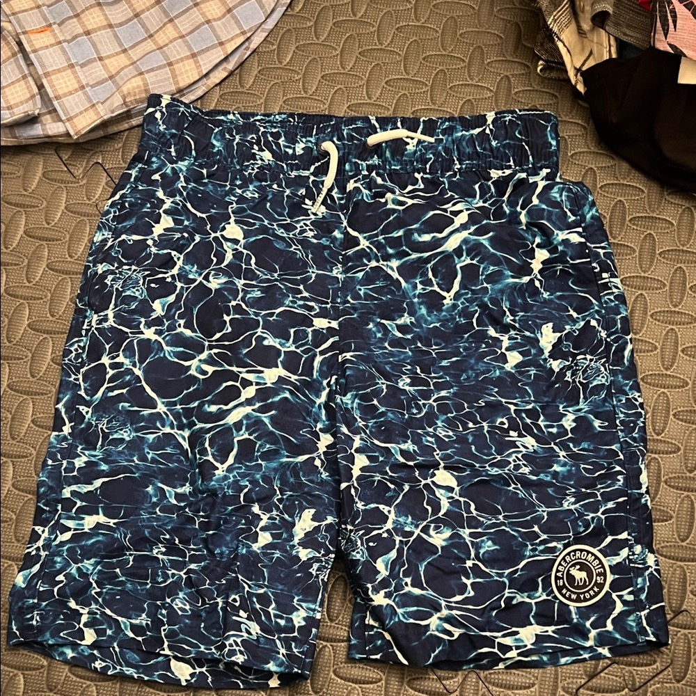 Abercrombie kids swim trunks. Size 9/10
Never worn